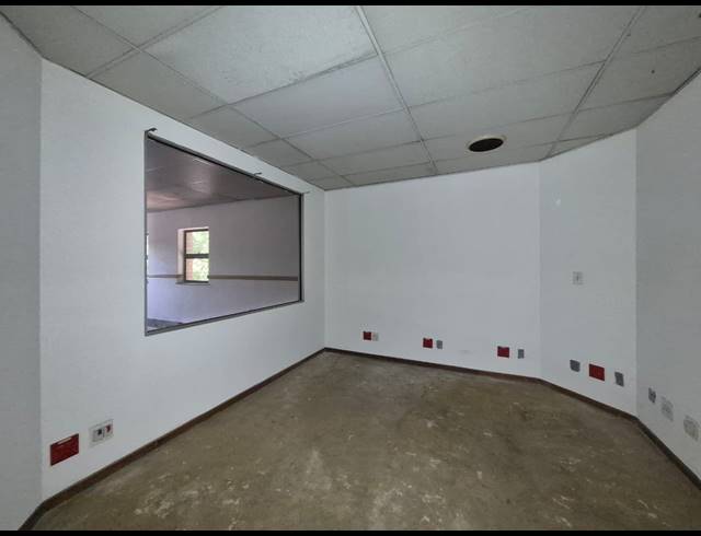 549M² OFFICE TO LET IN SUNNINGHILL